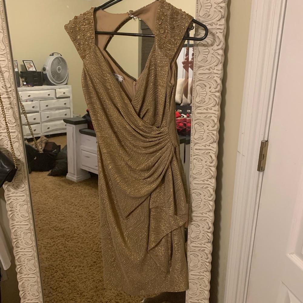 Keyhole back dress
